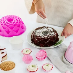 Iloleipuri Roosa nauha -silikonivuoka Salmiakki 2 l